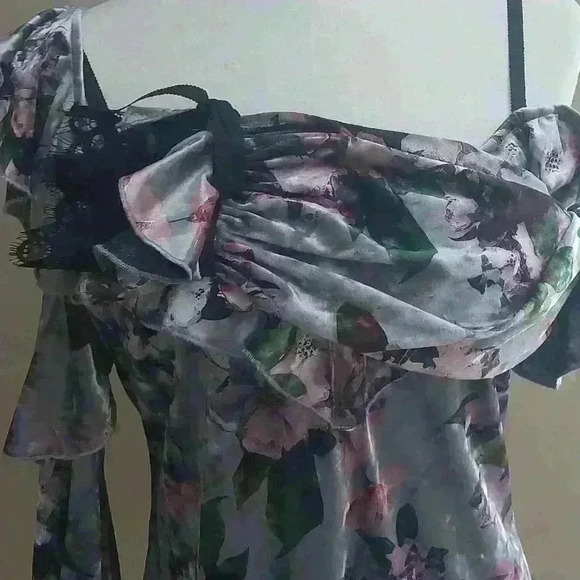 🍁Cold Shoulder Blouse. #0900B - Picture 8 of 11